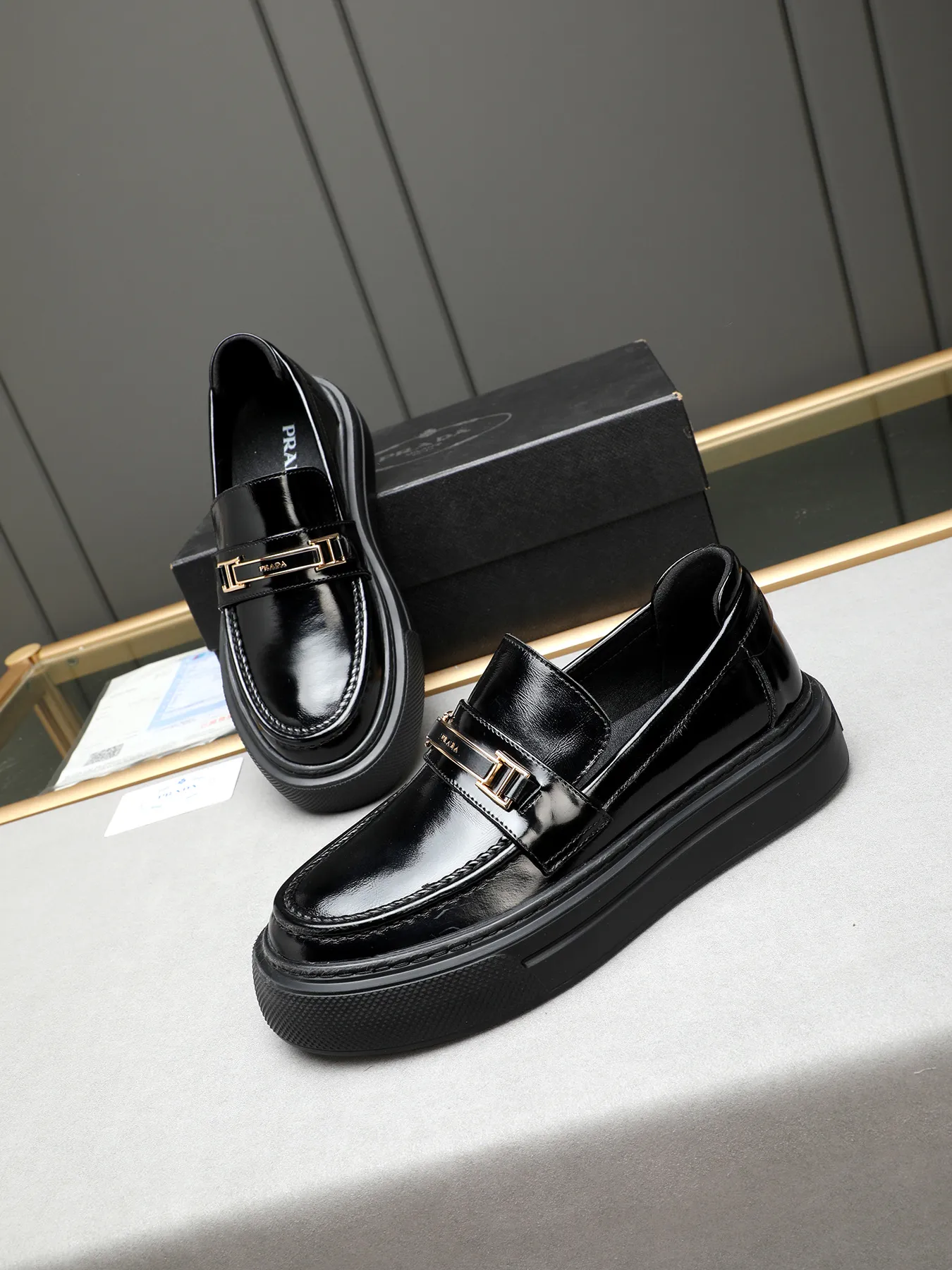 Men's Men's Shoes 💰500 Prada/Prada Men's new casual shoes, this upper is made of imported calfskin + sheep lining! The outsole is made of non-slip foam outsole, which feels good on your feet and is a fashionable and stylish item!  Size: 38-44 (45 customized)